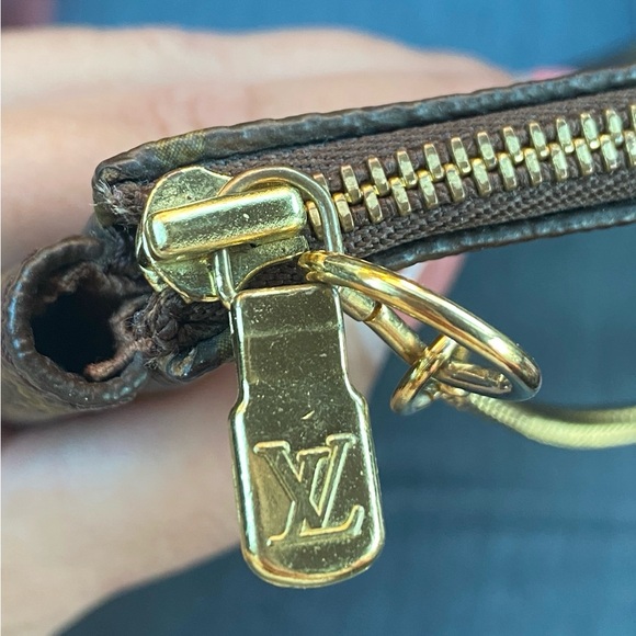 LOUIS VUITTON Authentic Monogram Pochette AR0996 - Picture 7 of 11